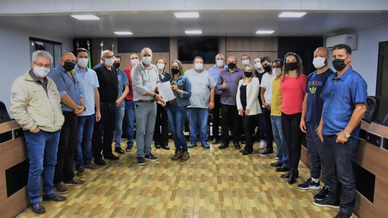 Sociedade organizada entrega carta aberta sugerindo políticas públicas para o bem estar animal